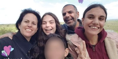 Yaniv Zohar, his wife Yasmin, and their two daughters, Keshet and Tehelet (Courtesy)