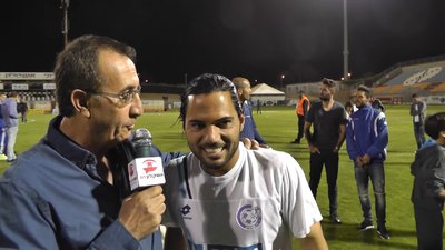 Israeli Premier League soccer player Lior Asulin (R) being interviewed after a match in March 2015. (Screen capture: YouTube)