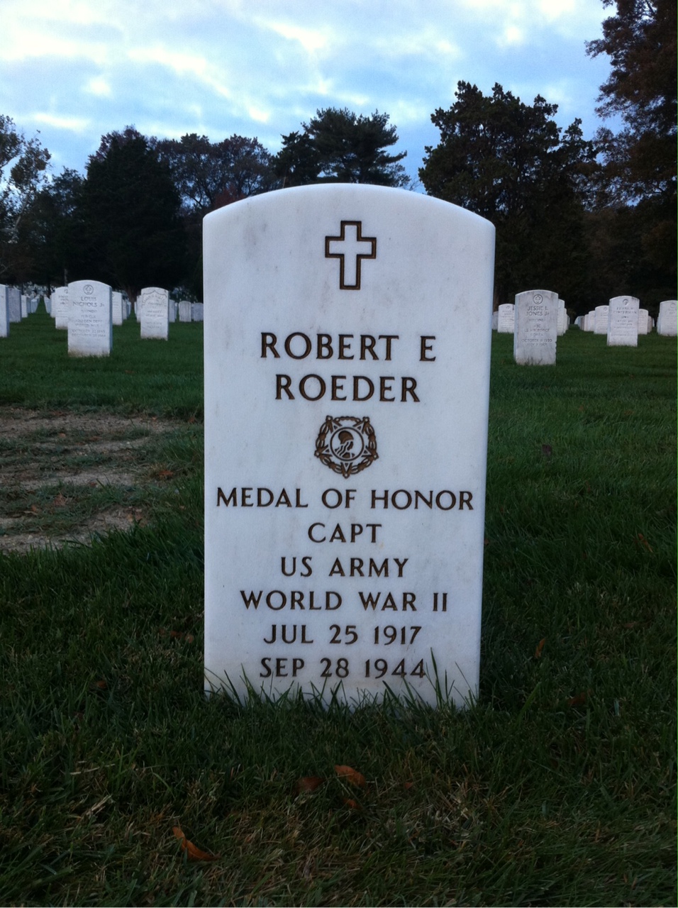 Headstone of Robert O Roeder