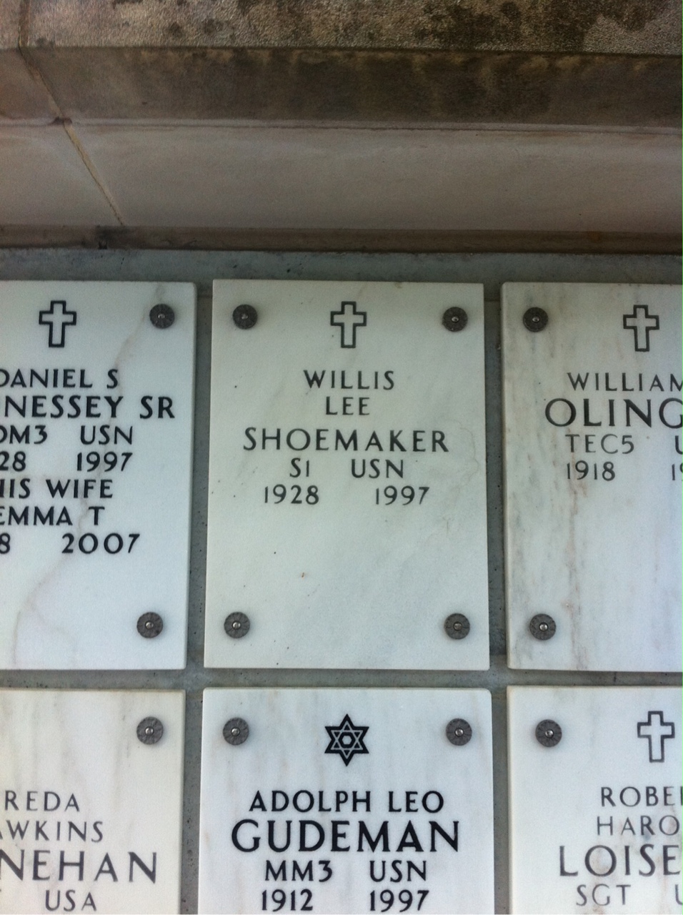 Willis L Shoemaker