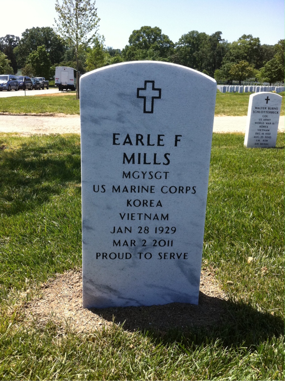 Earle Mills