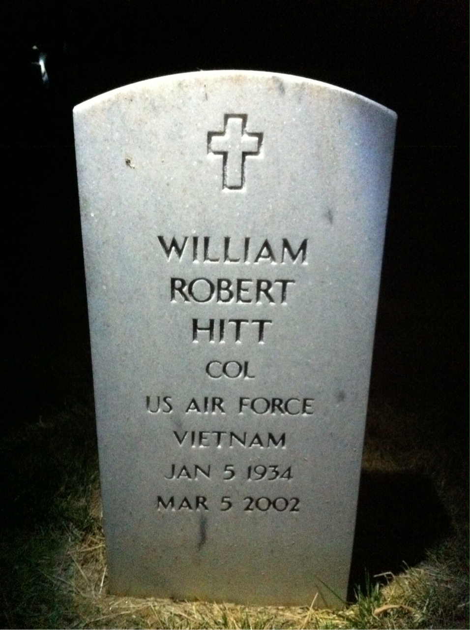 William R Hitt