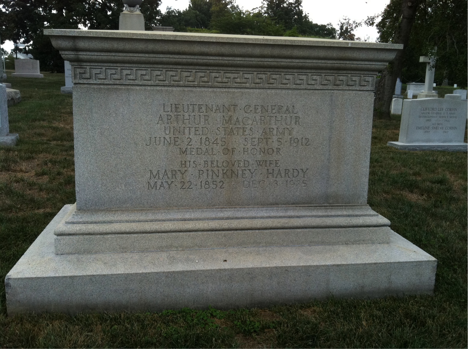 Headstone of Arthur MacArthur