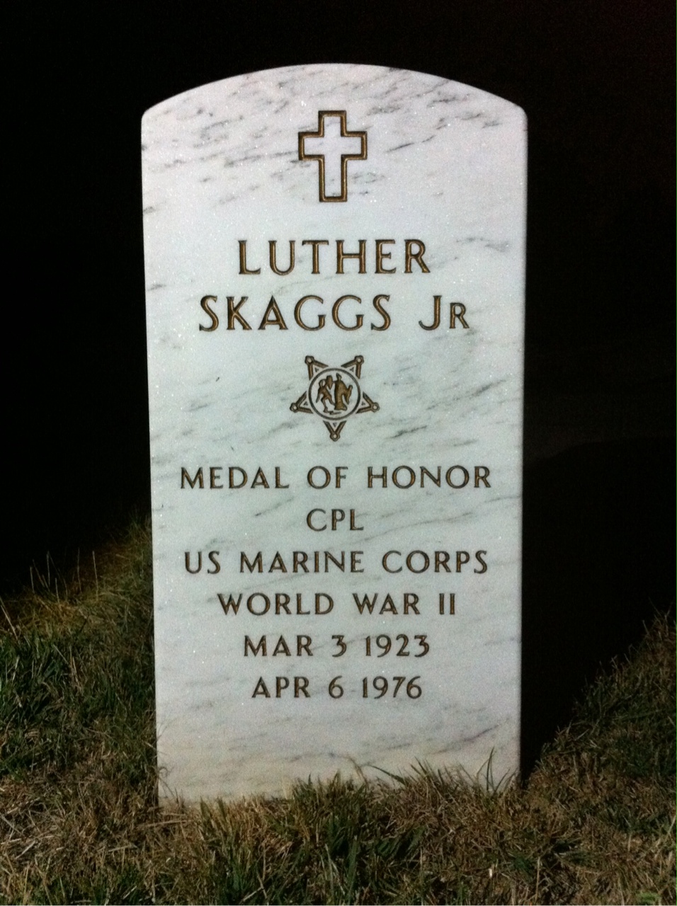 Headstone of Luther Skaggs
