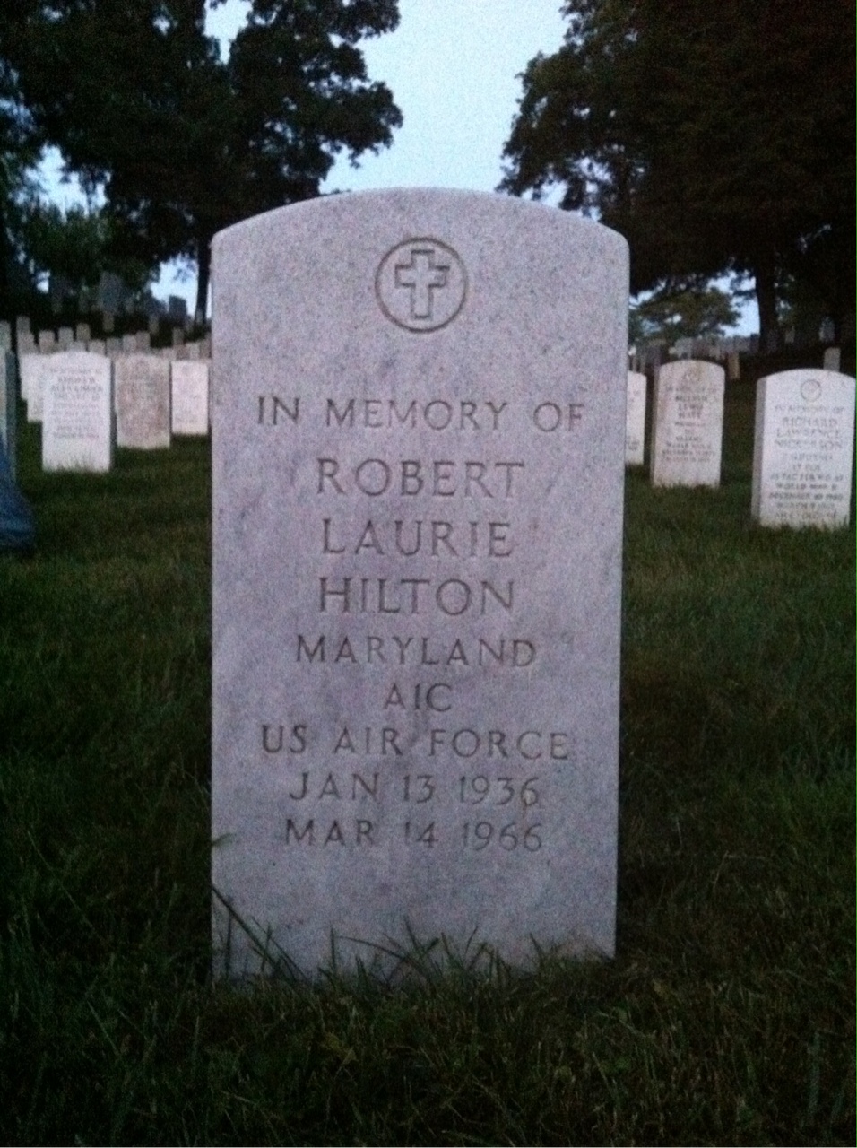 Headstone of Robert Larie Hilton