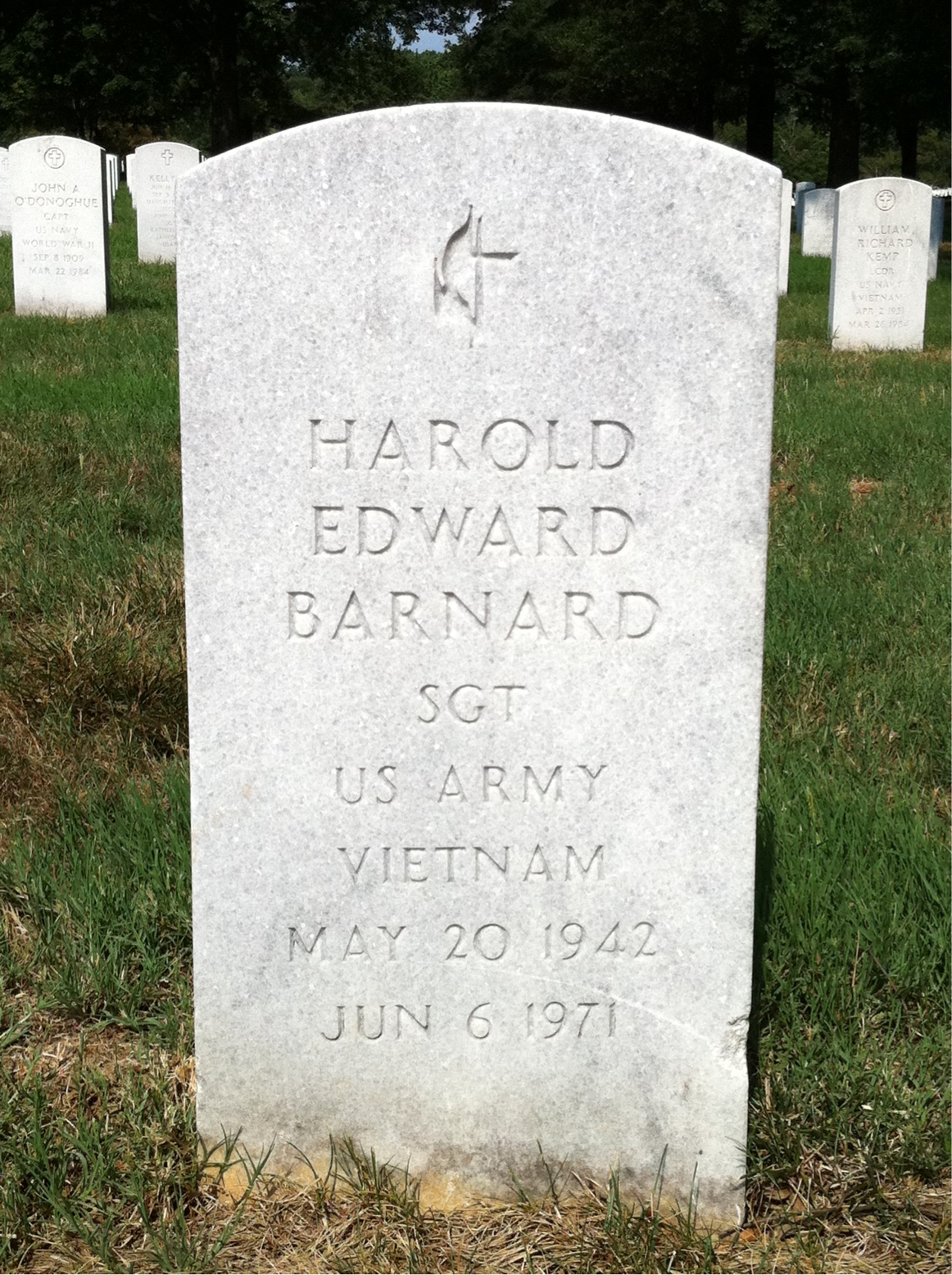 Headstone of Harold Edward Barnard