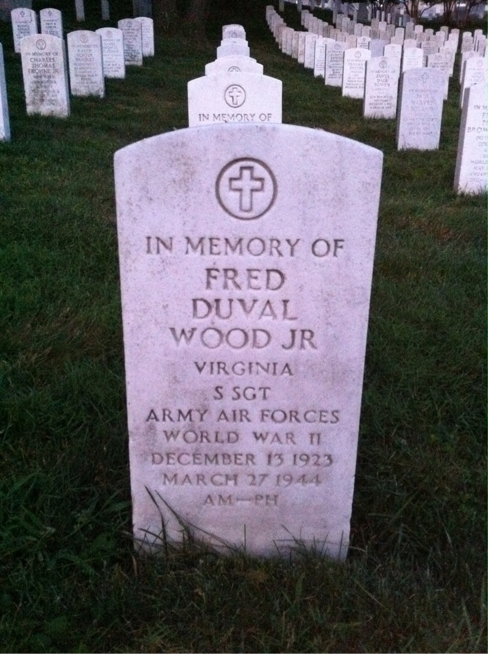 Headstone of Fred Duval Wood Jr.