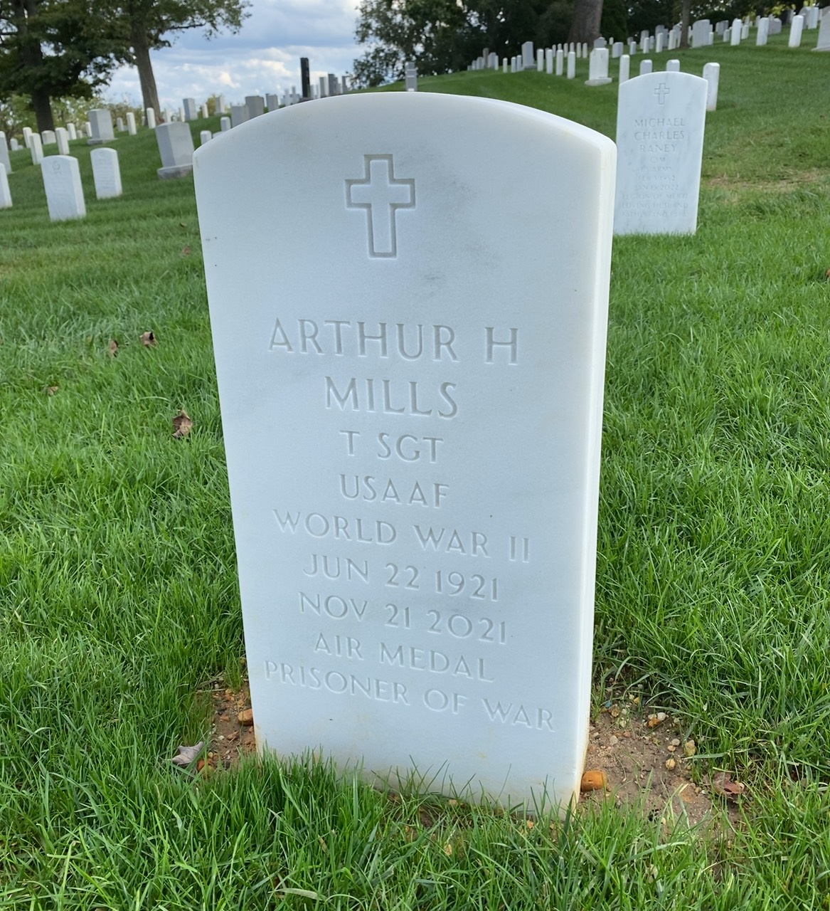 Arthur Mills