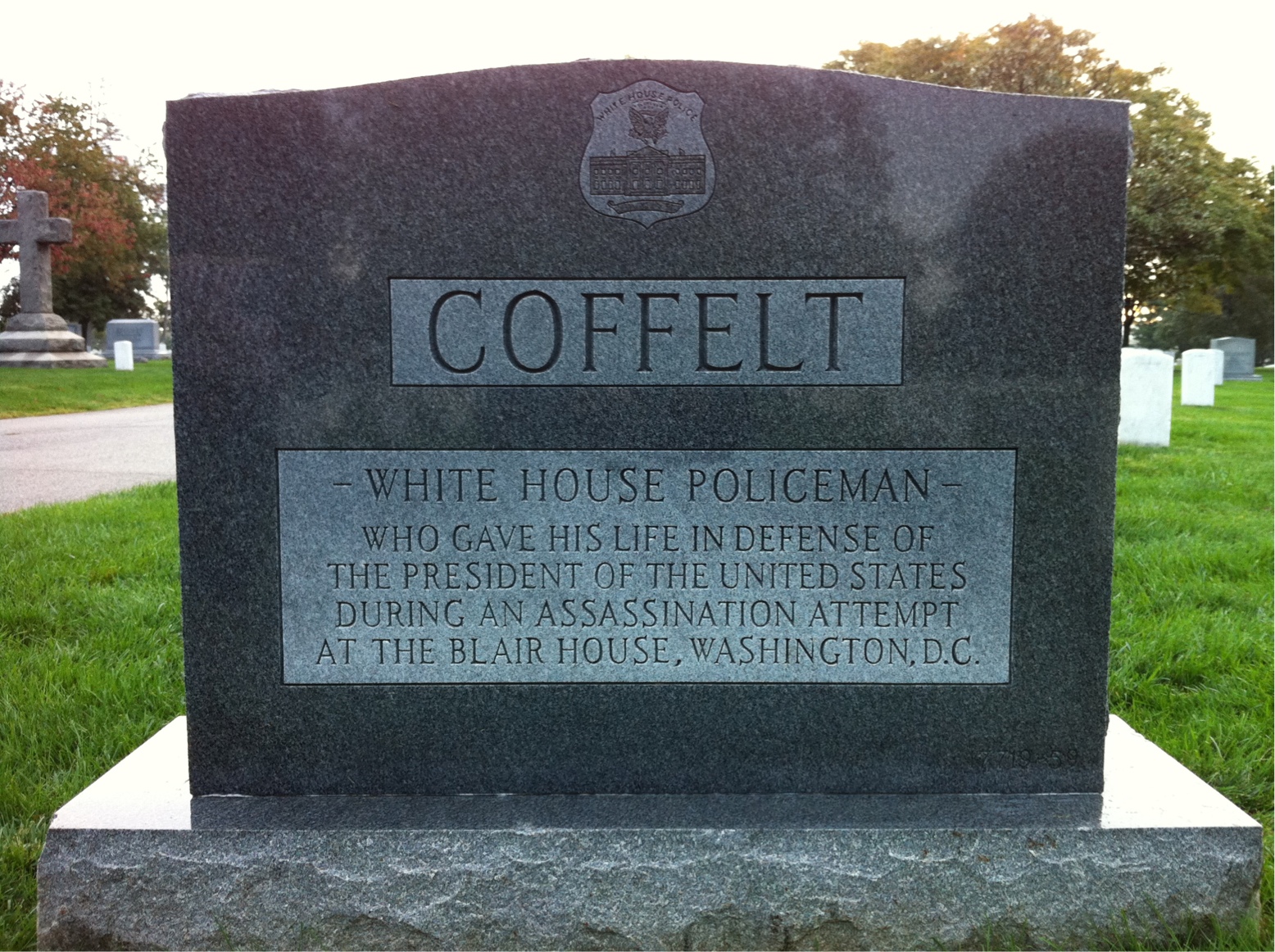 Headstone of Leslie Coffelt