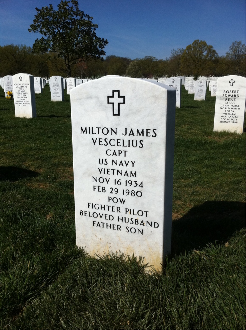 Headstone of Milton James Vescelius