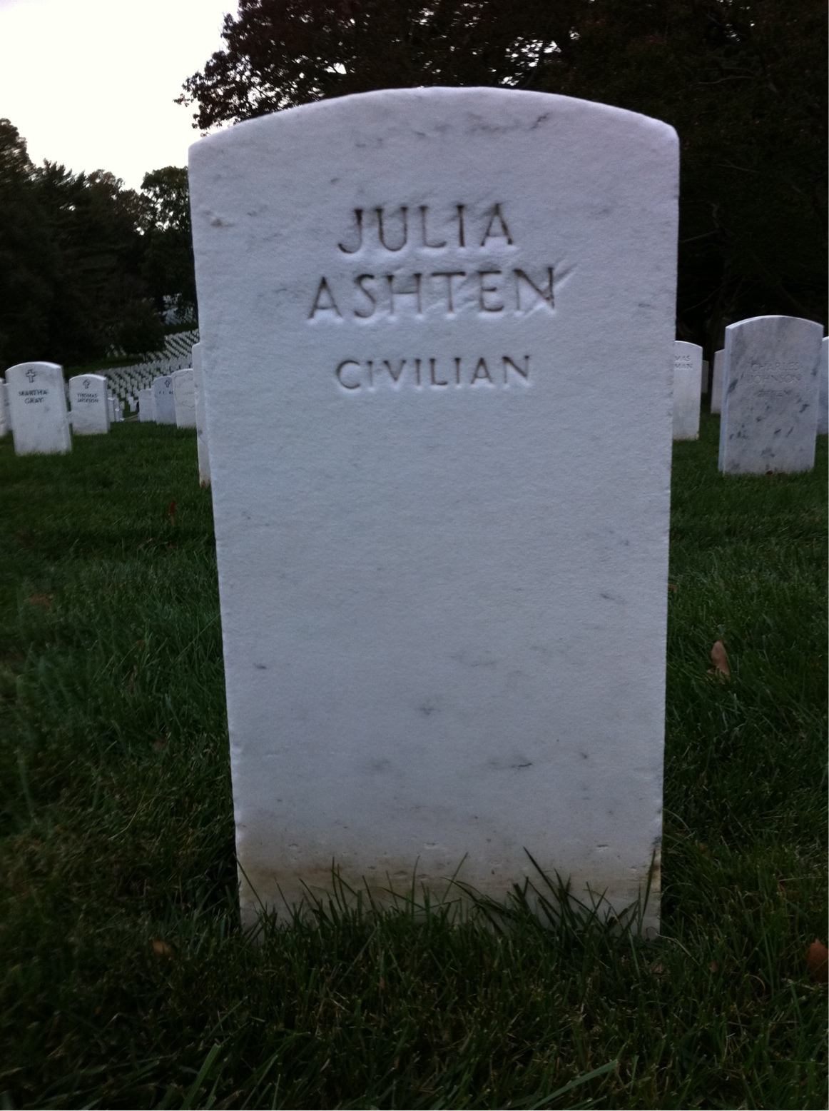 Julia Ashten