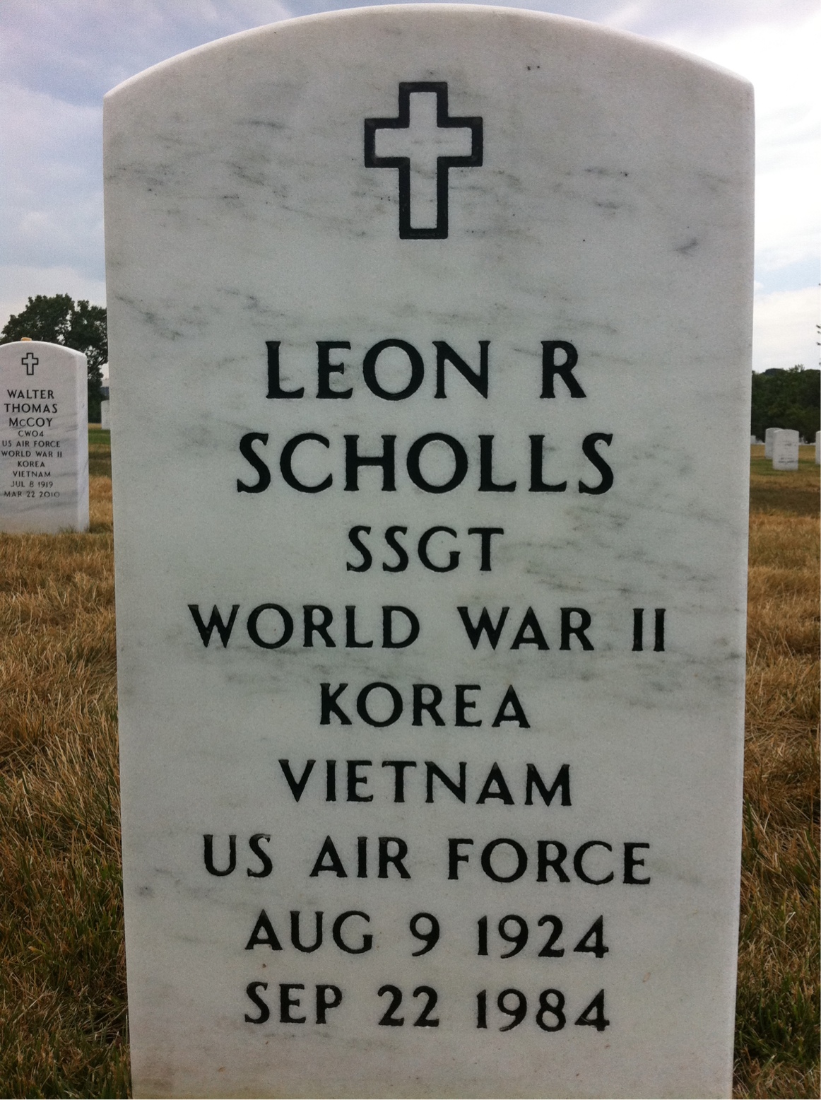 Leon Scholls