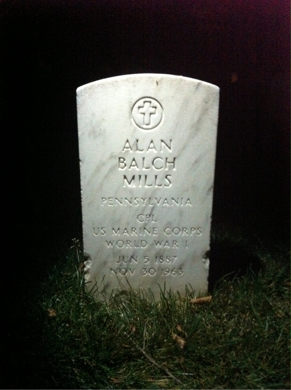 Alan Mills