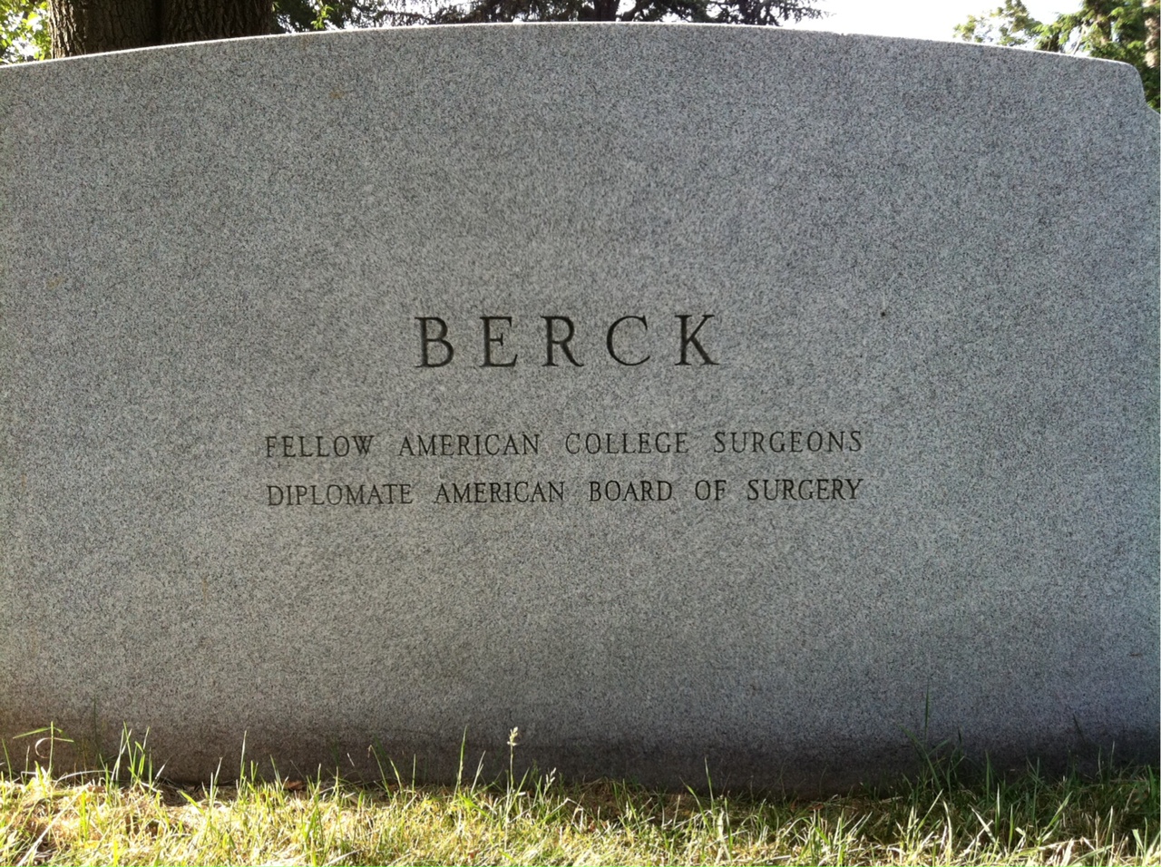 Back of headstone — Maurice Berck
