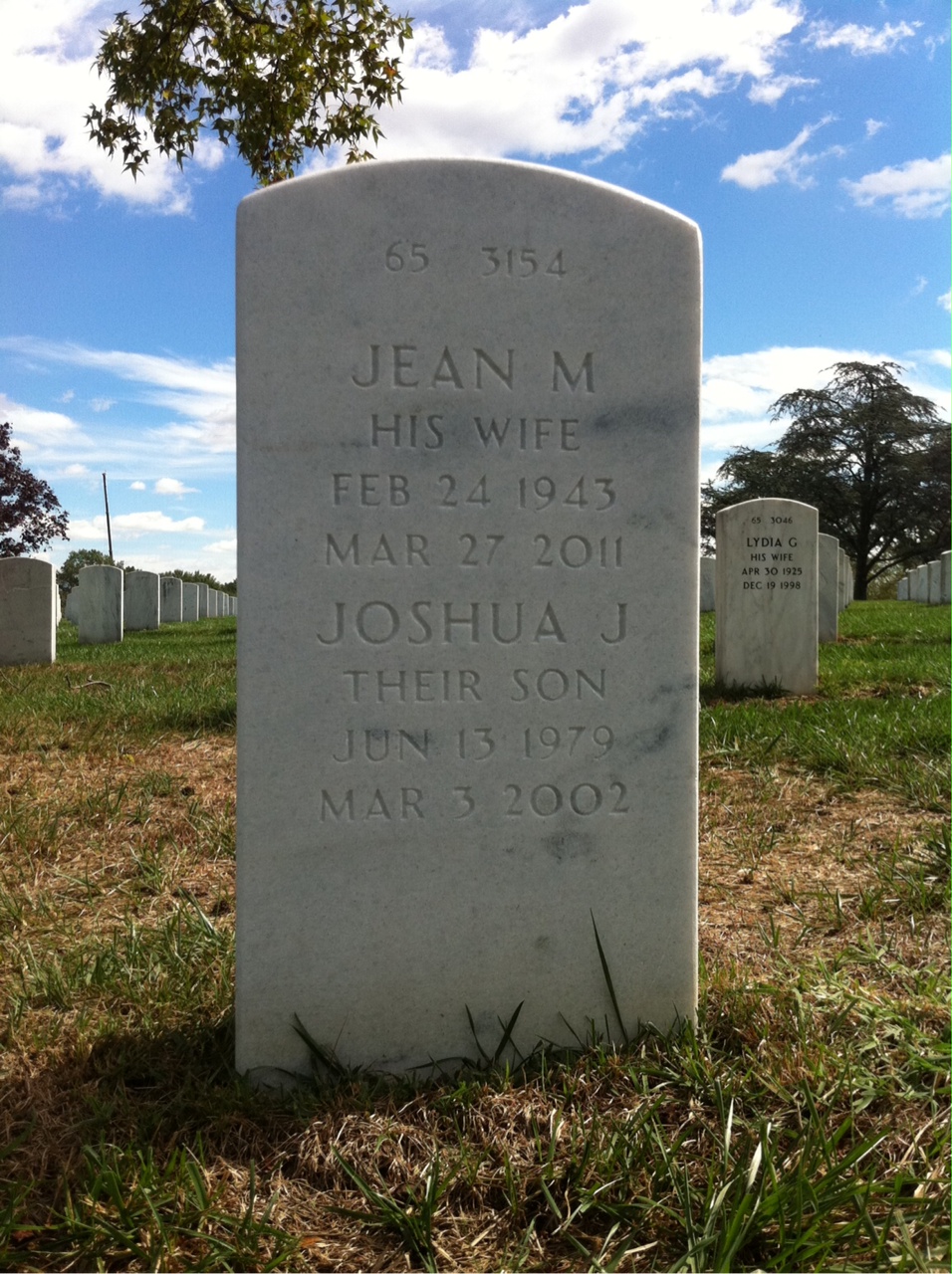 Back of headstone — Raul Anavitarte