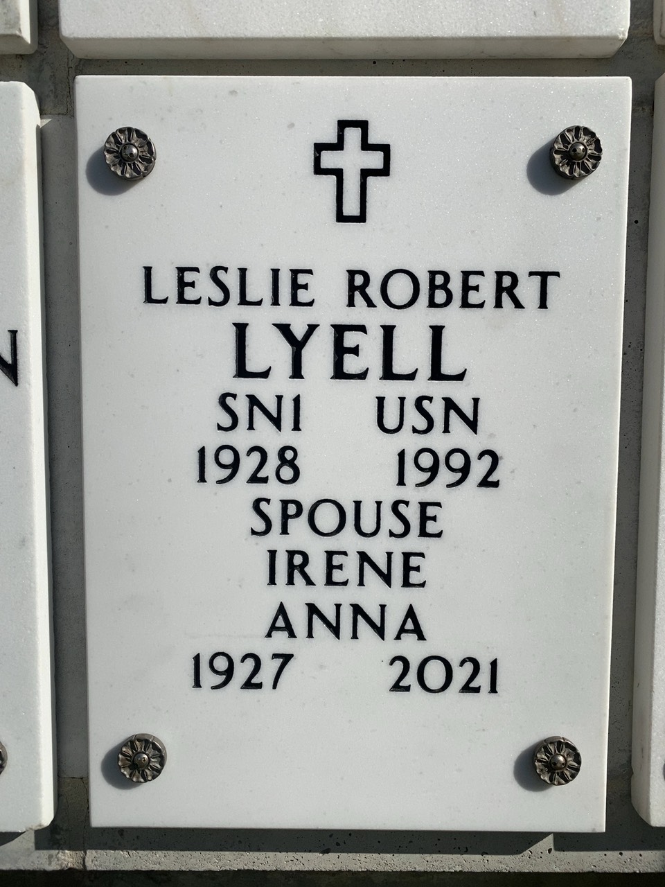 Leslie R Lyell