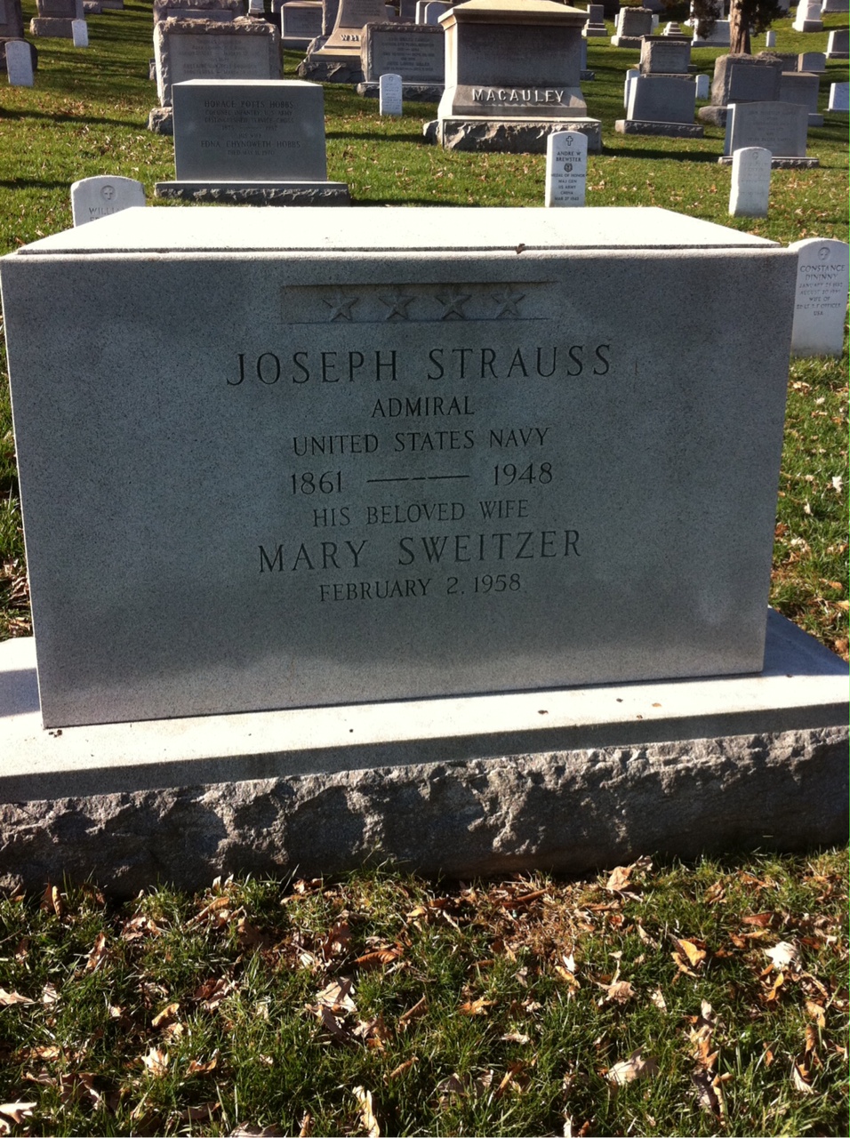 Elliott Strauss