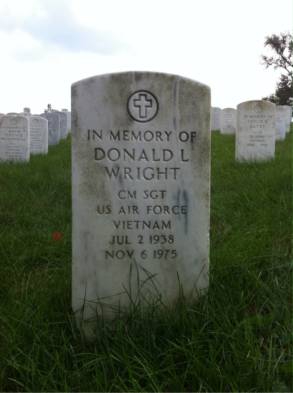 Headstone of Donald Lee Wright