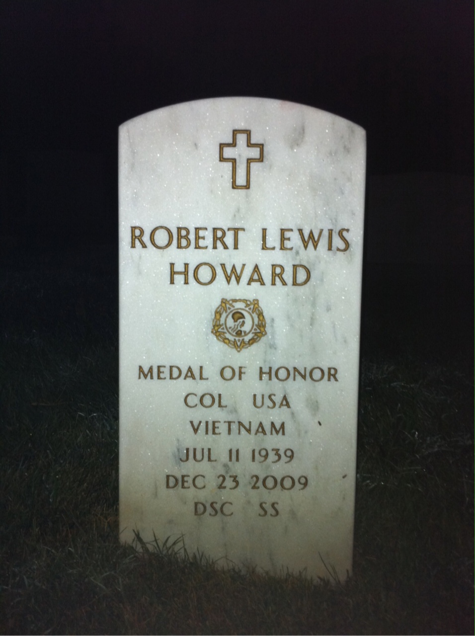 Headstone of Robert L. Howard