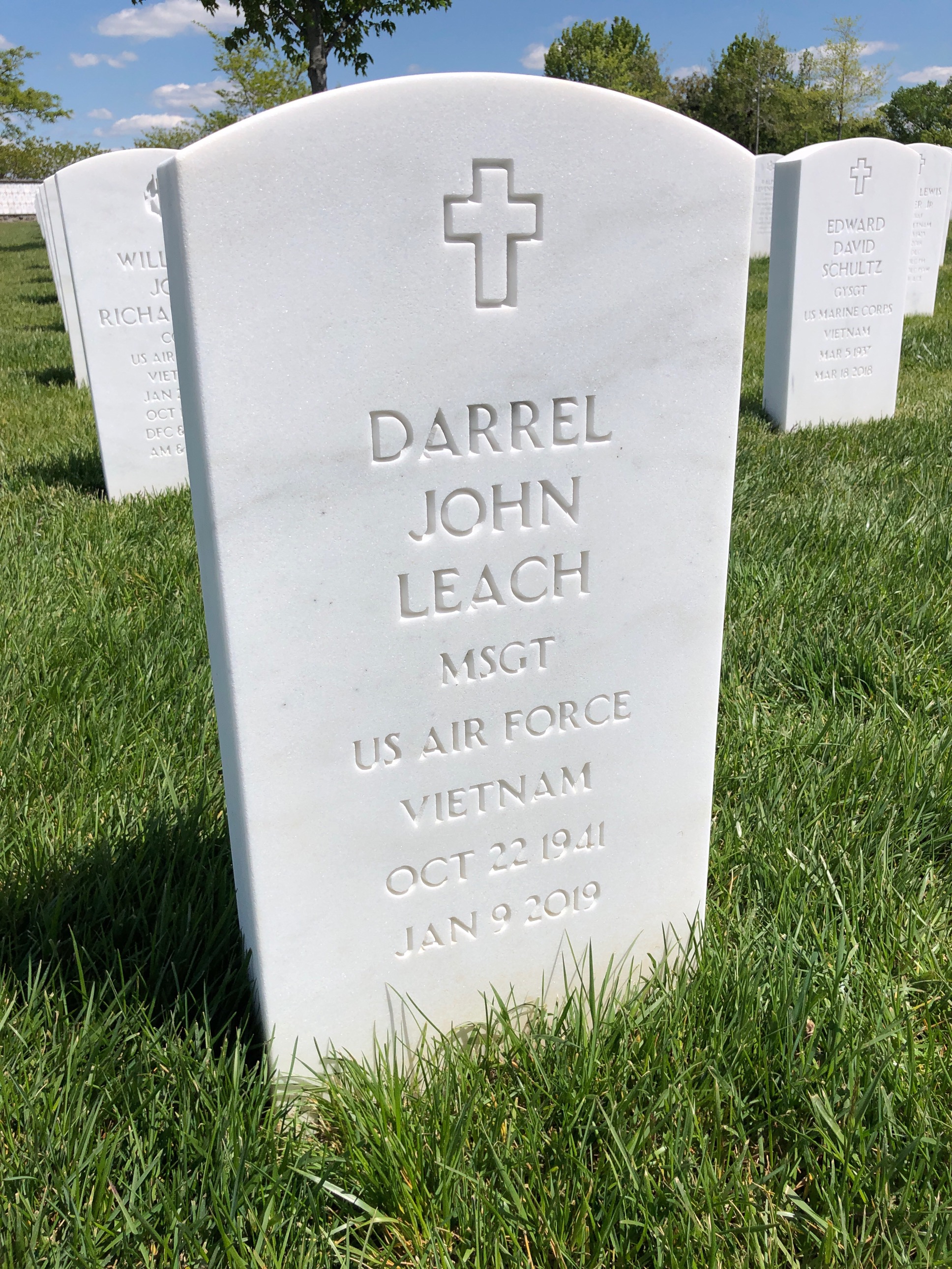 Darrel J Leach