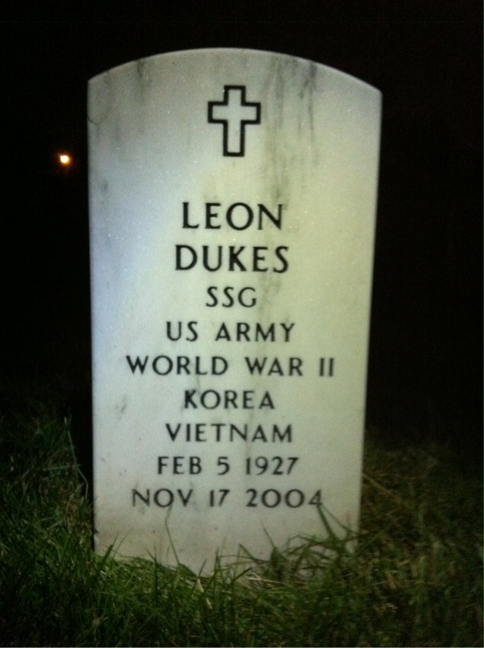 Leon Dukes