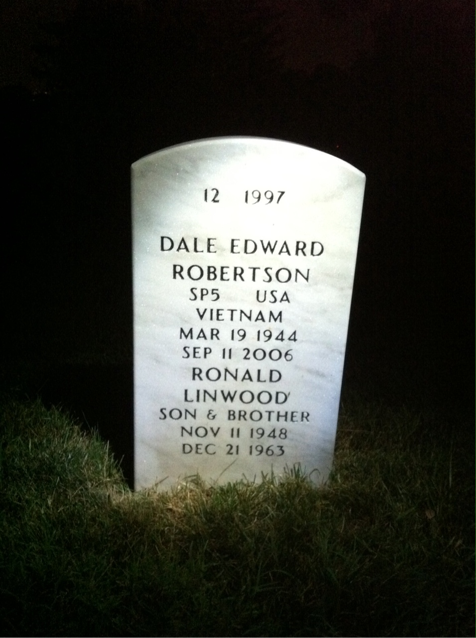 Back of headstone — Linwood Robertson