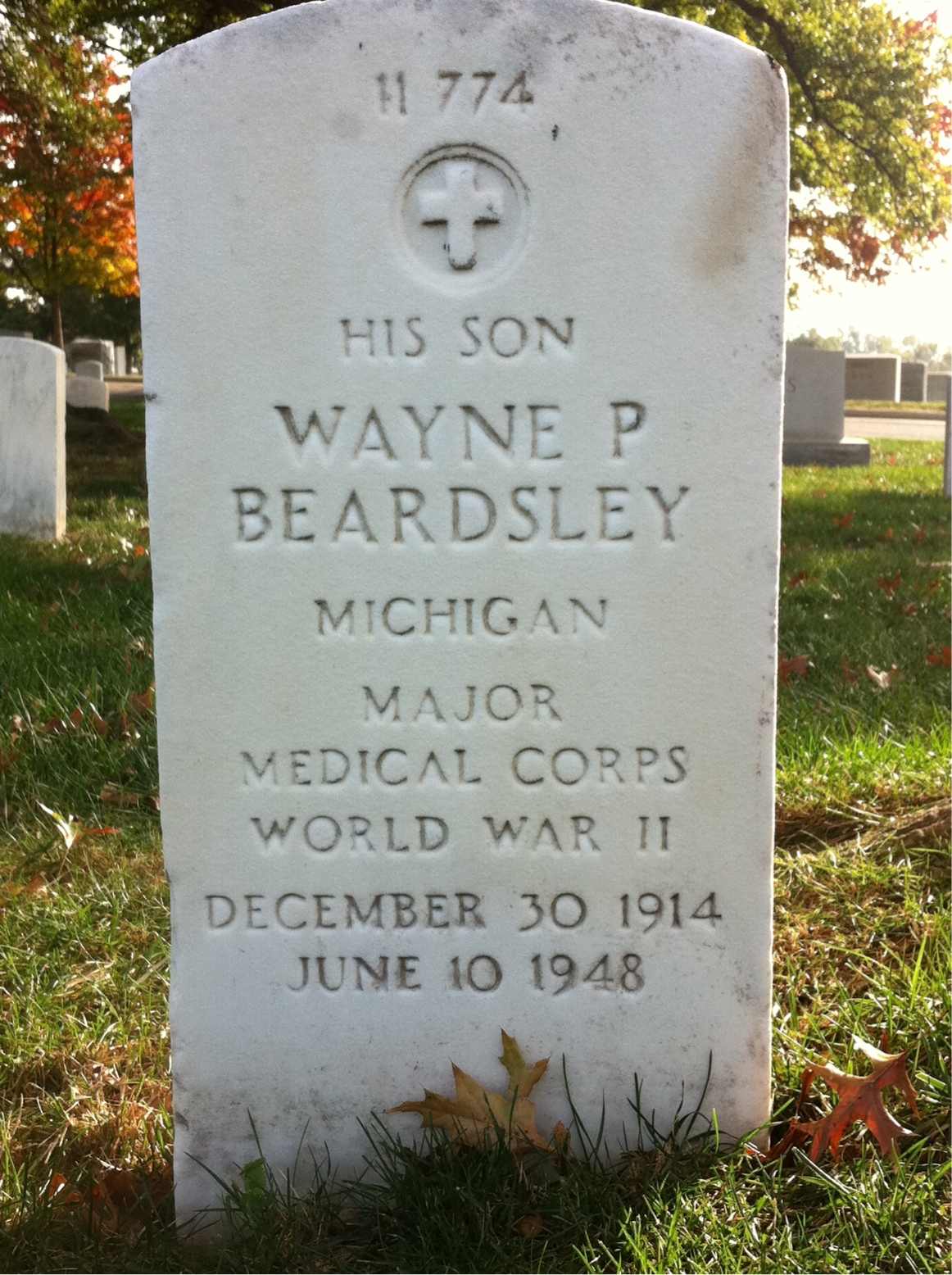 Back of headstone — Wayne Roscoe Beardsley
