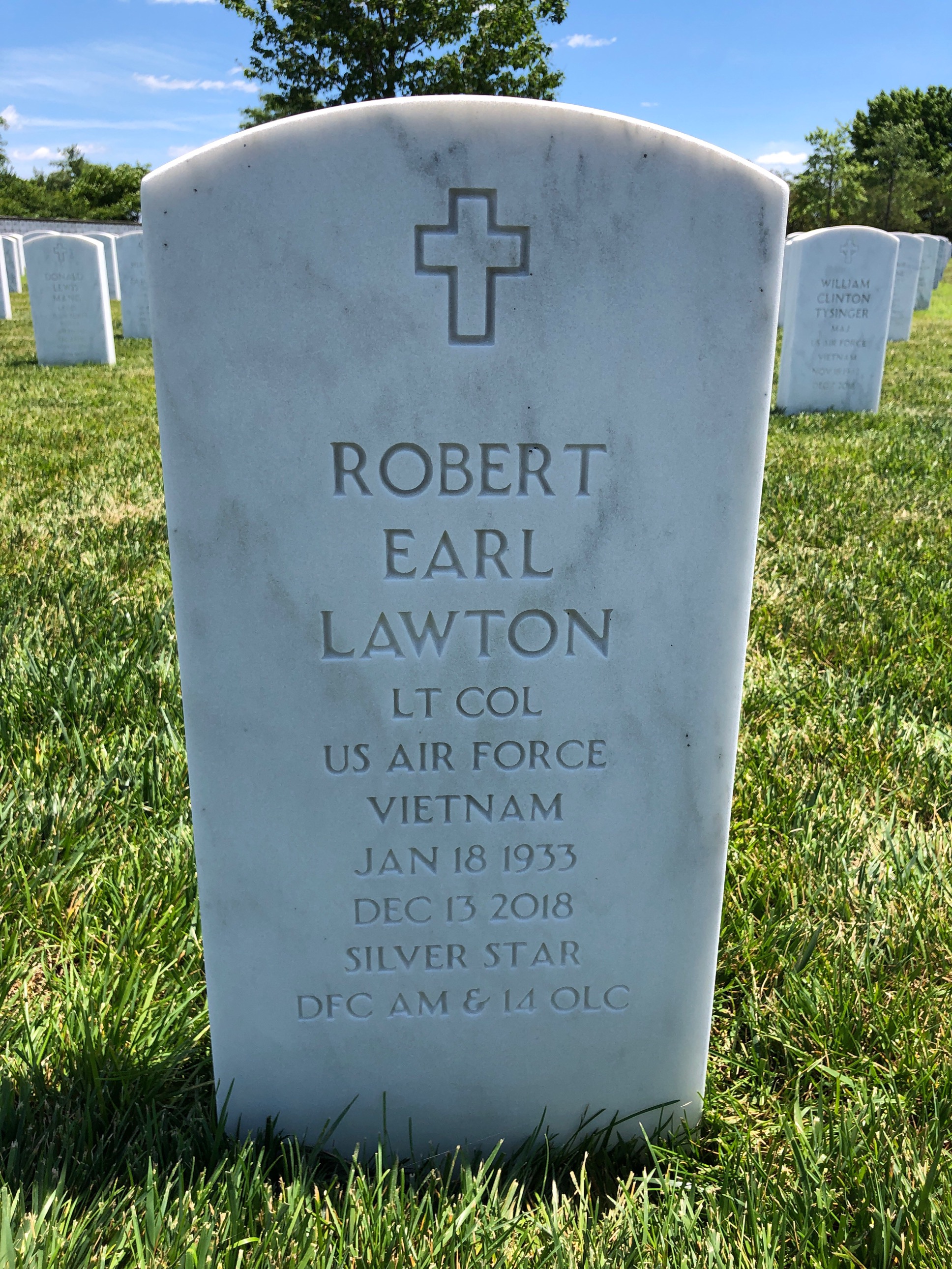 Robert E Lawton