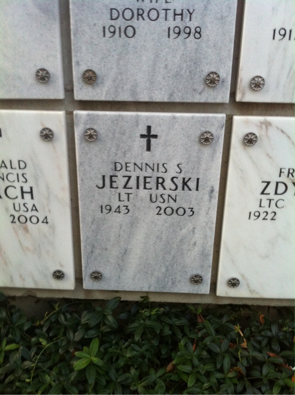 Dennis Jezierski