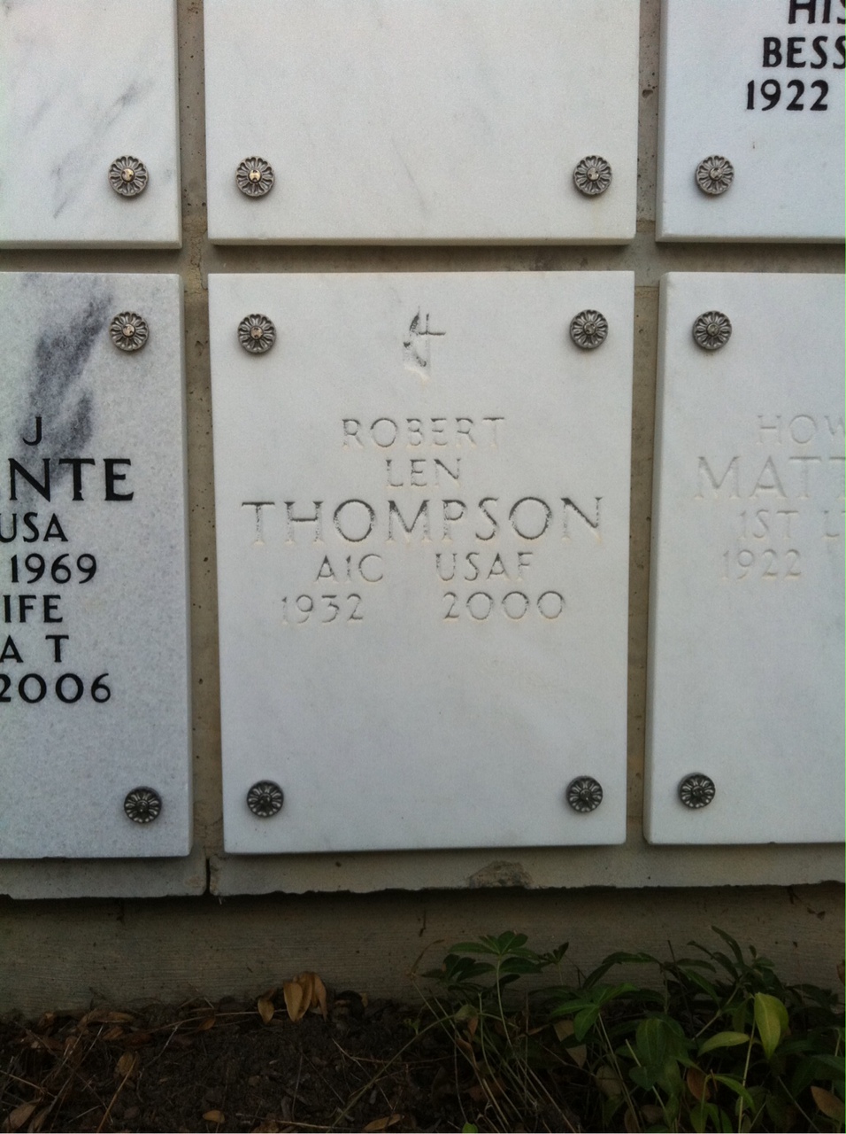 Robert E Thompson