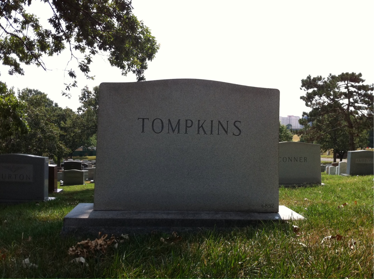 Back of headstone — Winslow Thompson Tompkins
