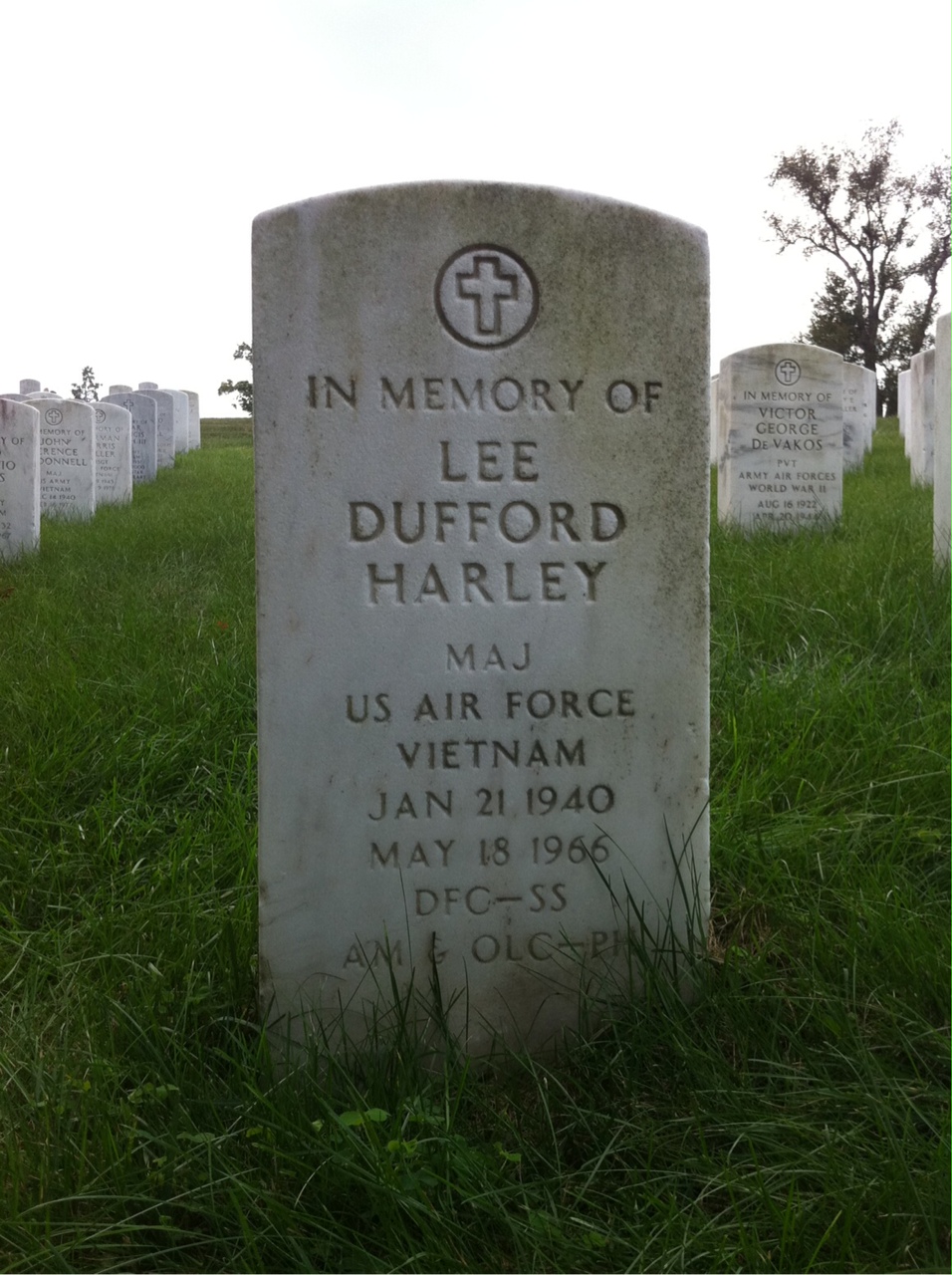 Headstone of Lee Dufford Harley