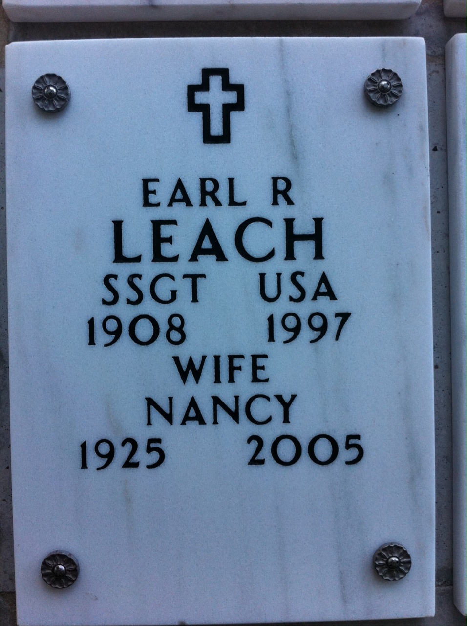 Earl Leach