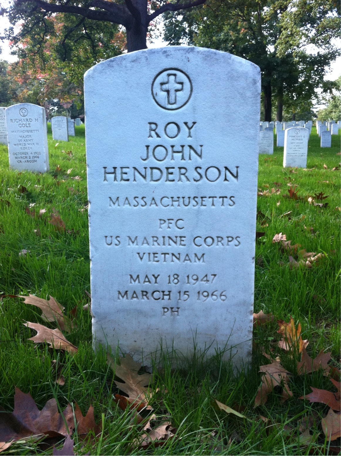 Headstone of Roy John Henderson
