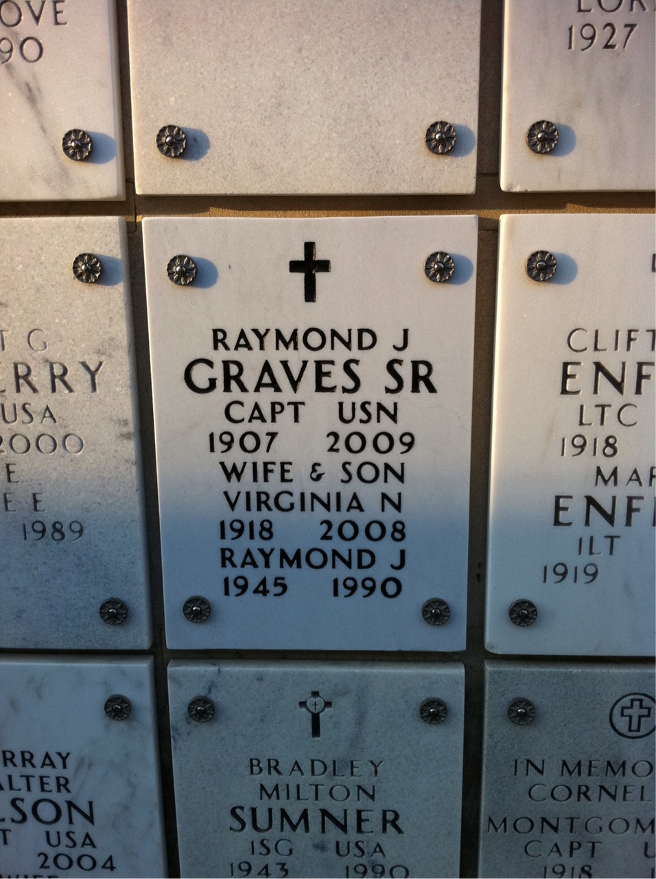 Raymond Graves
