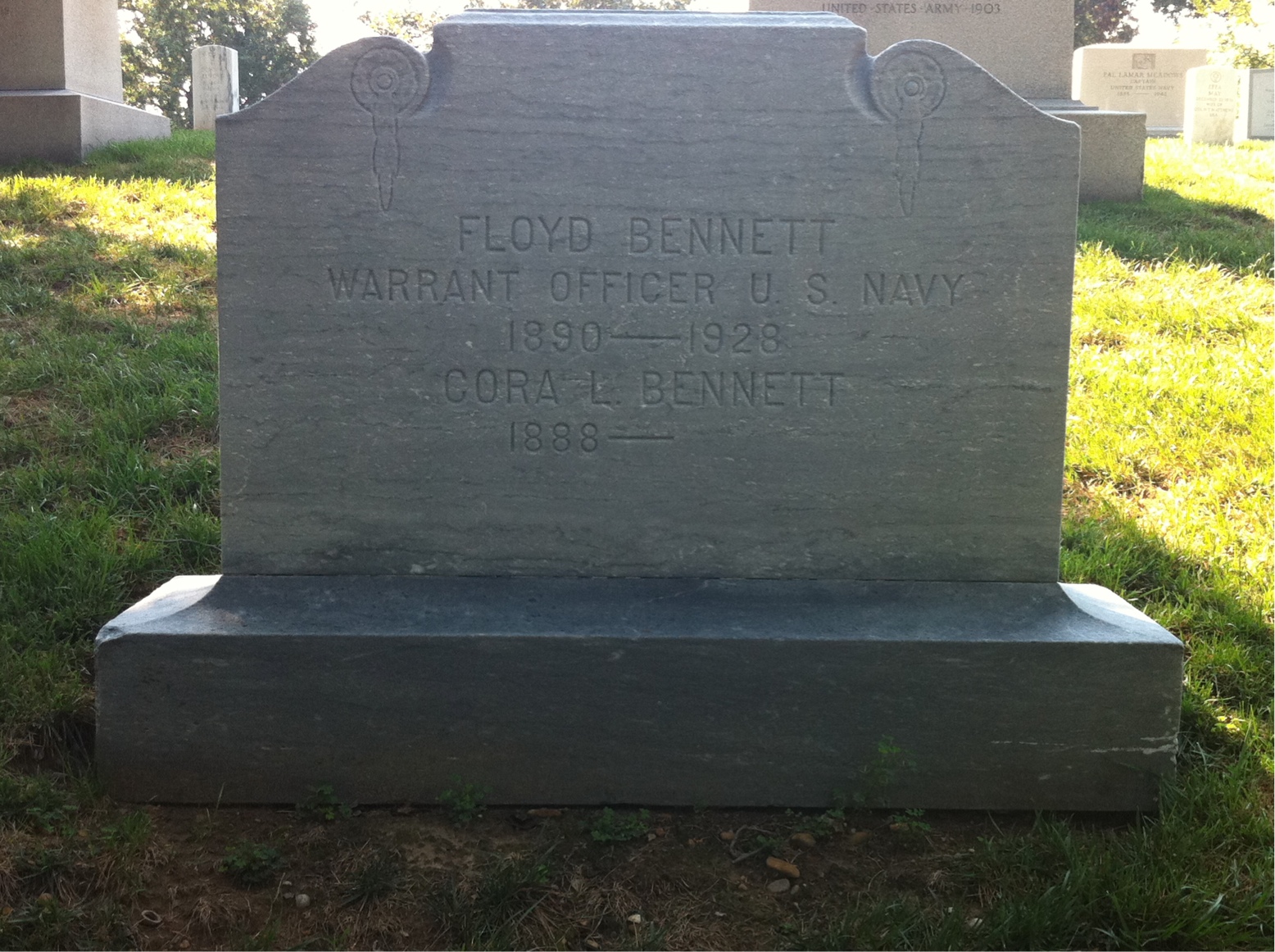 Headstone of Floyd Bennett