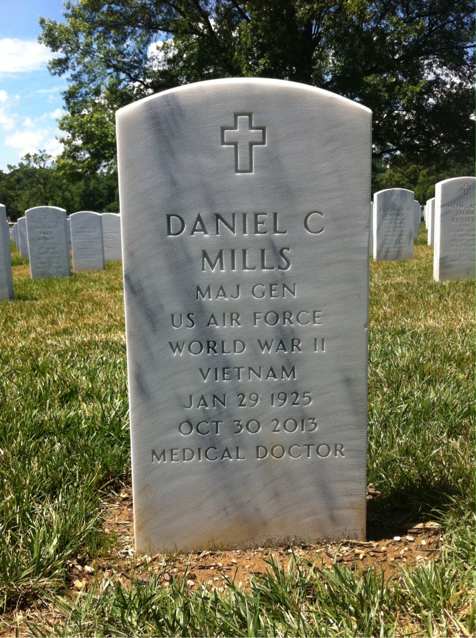 Daniel Mills