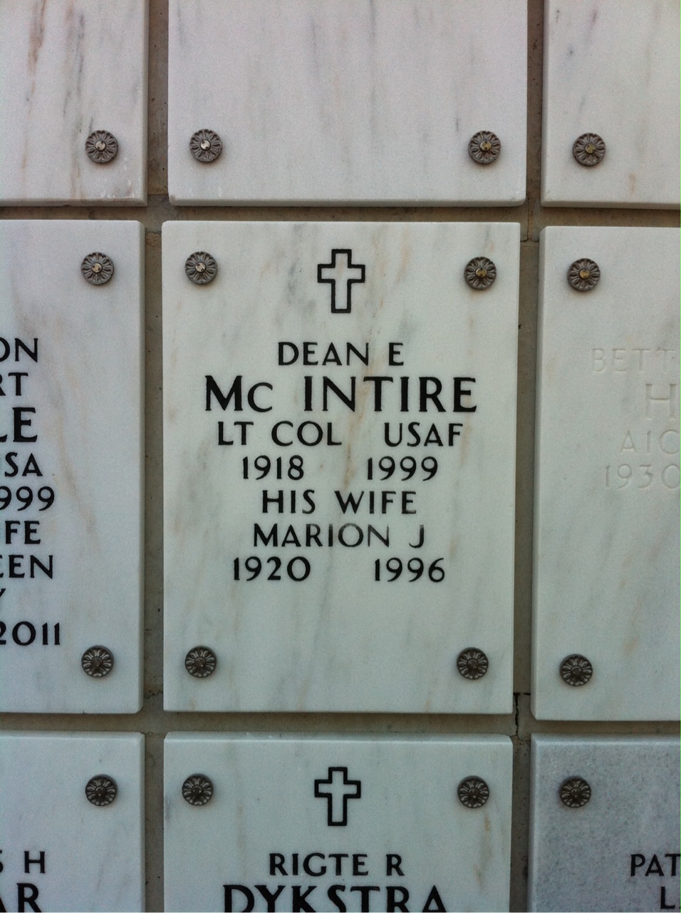 Dean E Mcintire