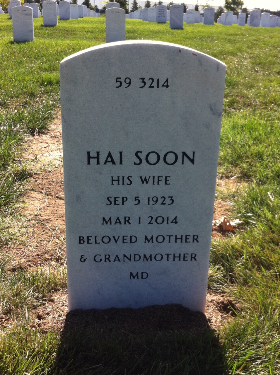 Back of headstone — Han Lee