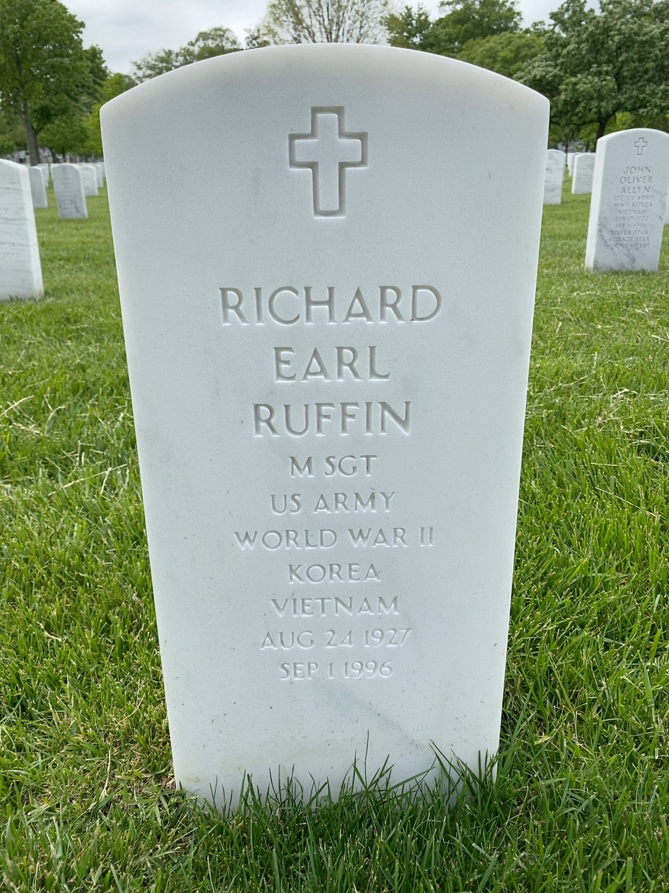 Richard E Ruffin