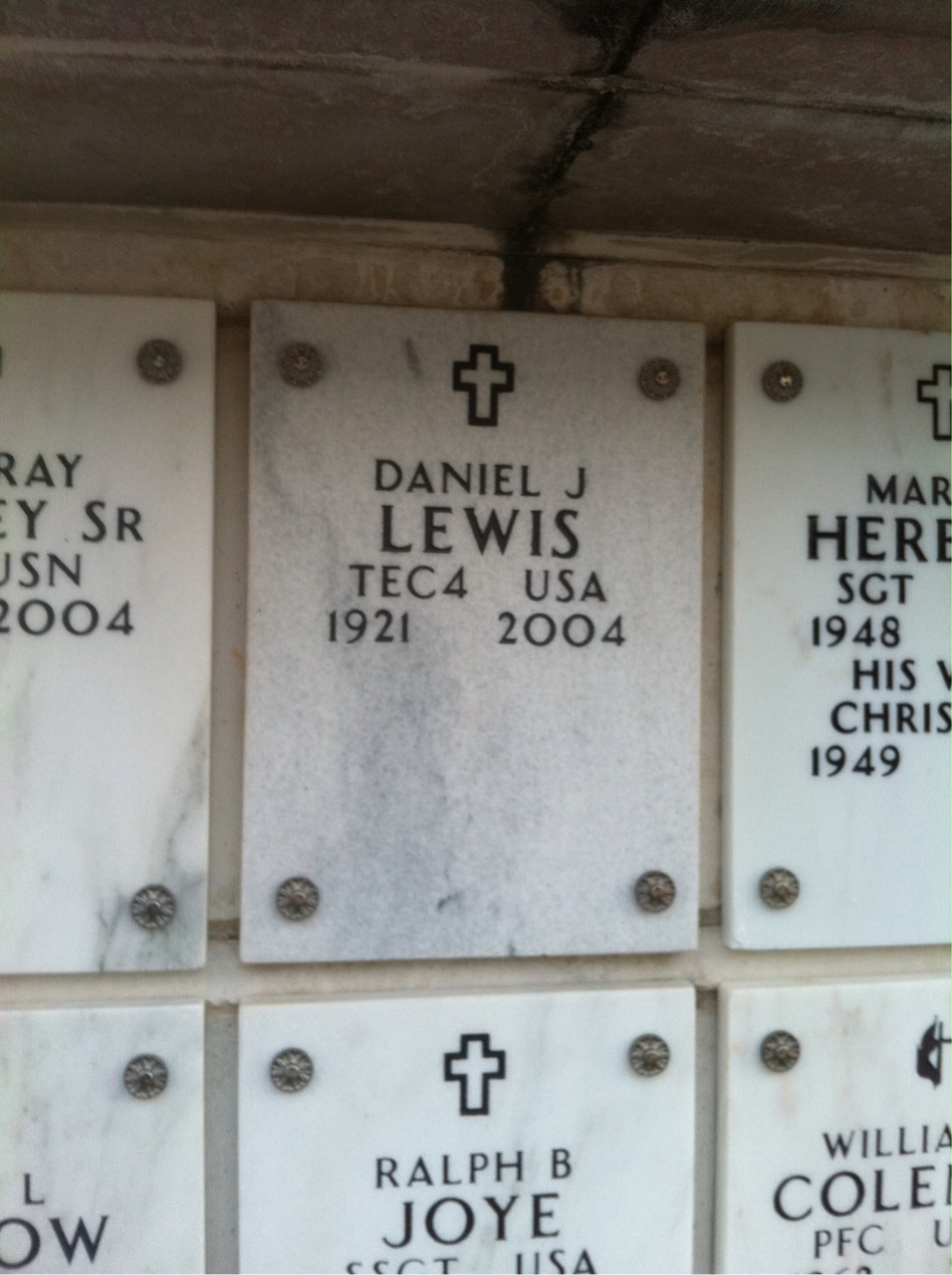 Daniel Lewis