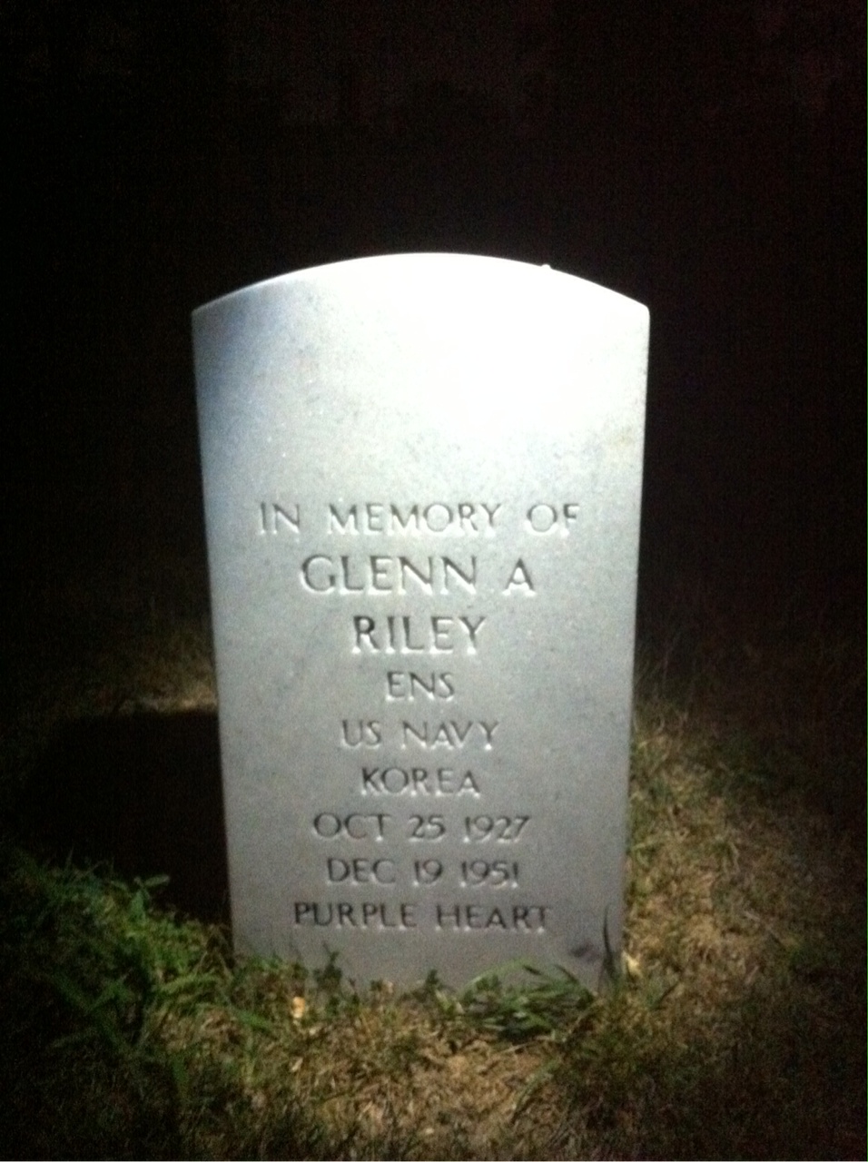 Headstone of Glenn A Riley