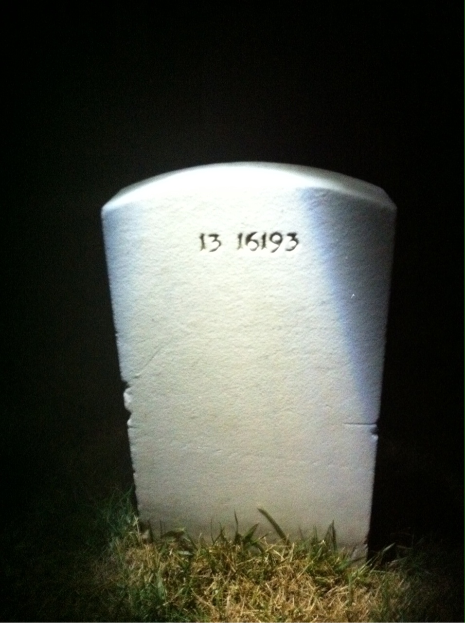 Back of headstone — Leslie Lnoblock
