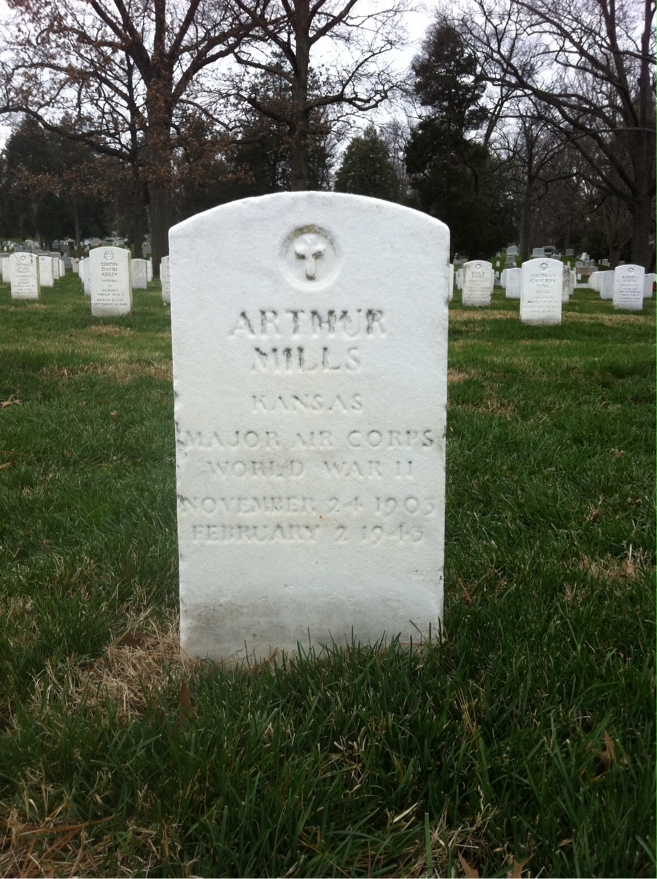 Arthur Mills