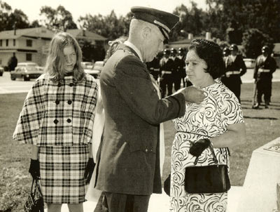 Headstone of Robert Earl Johnston Jr.