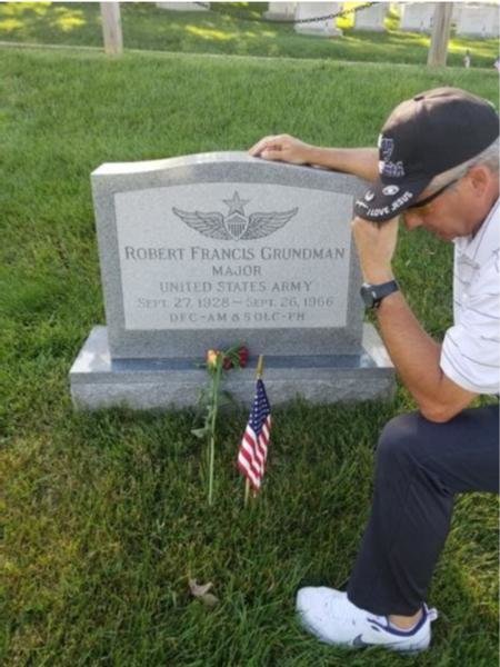 Headstone of Robert Francis Grundman