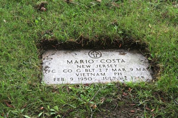 Headstone of Mario Costa
