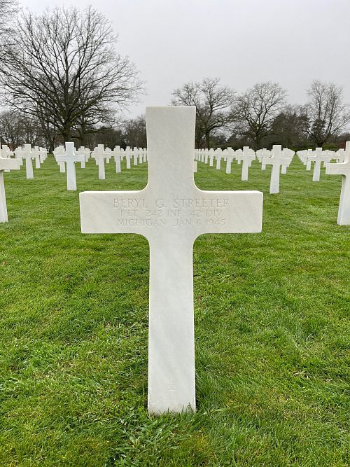 Back of headstone — Beryl G Streeter