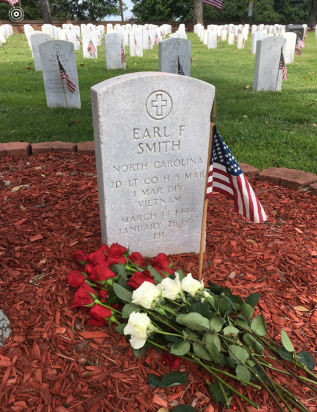 Headstone of Earl Frederick Smith
