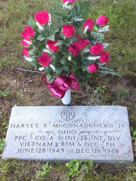 Headstone of Harvey R McConaughead Jr.